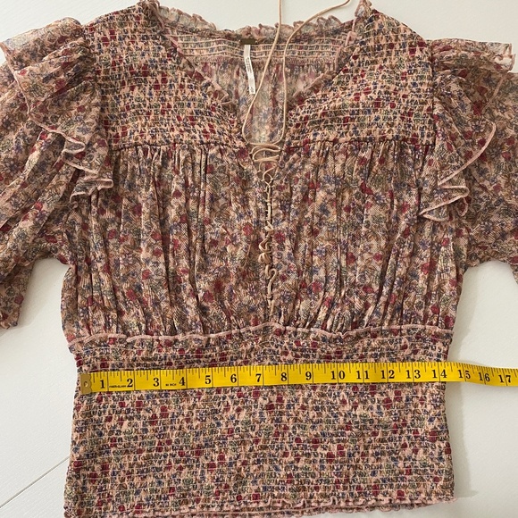 Free People Beatrice Lace Up Smocked Waist Floral Top Size Large - Picture 17 of 17